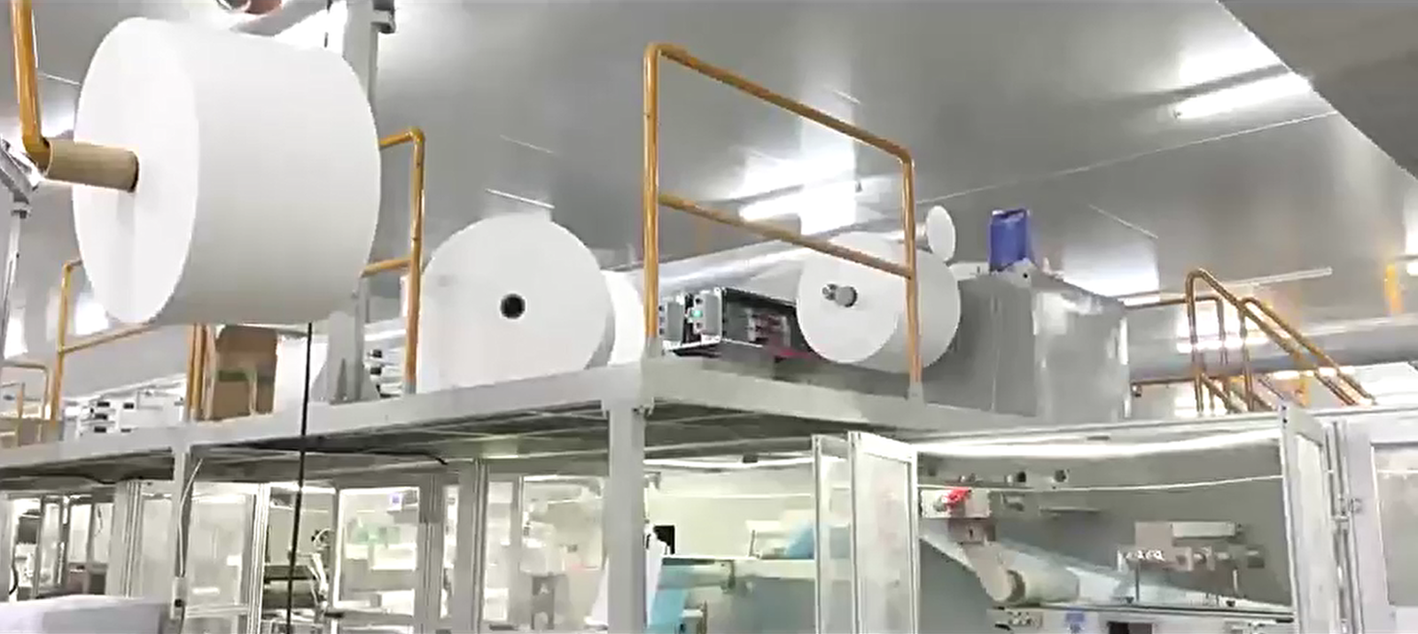 ペット用衛生用品工場の自動化設備